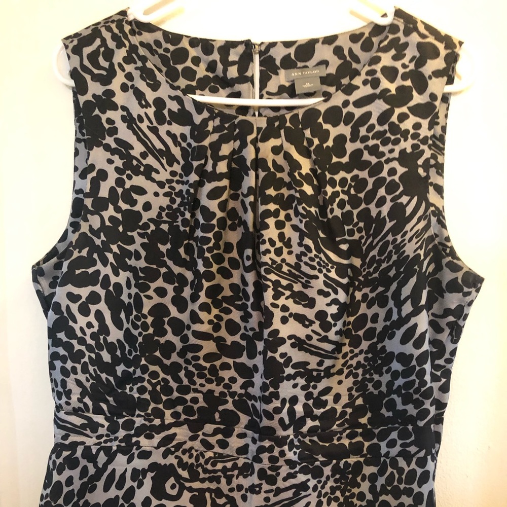 Leopard blouse with side zipper.